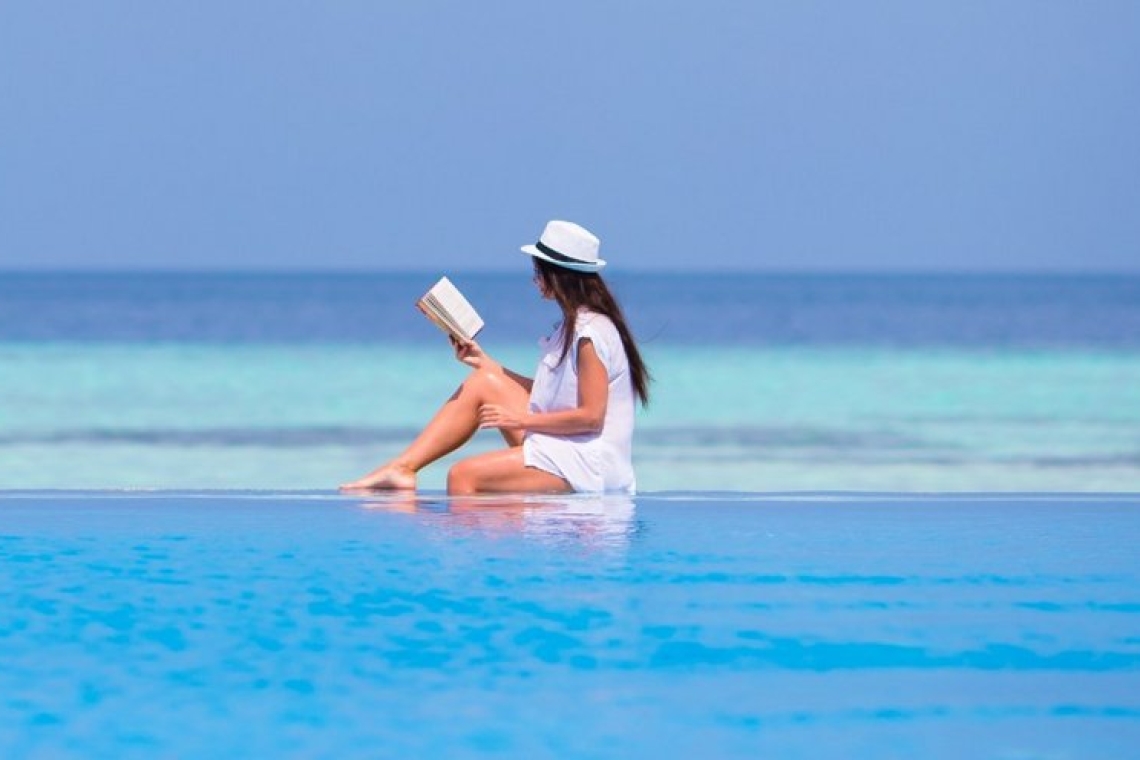 Τρία βιβλία pocket για τις καλοκαιρινές αποδράσεις 